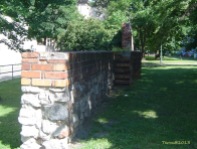 Reste der alten Stadtmauer aus dem 13. Jahrhundert - The leftover of the old city wall from the 13th century.